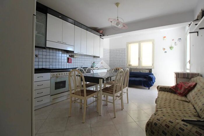 Appartamento quadrilocale in vendita in Via Figurella, Reggio Calabria