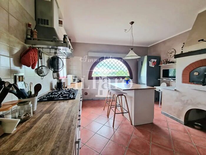 Appartamento quadrilocale in vendita in Lorenzo, Campi Bisenzio