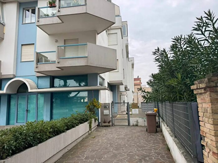 Appartamento quadrilocale in vendita in Via Messina, Giulianova