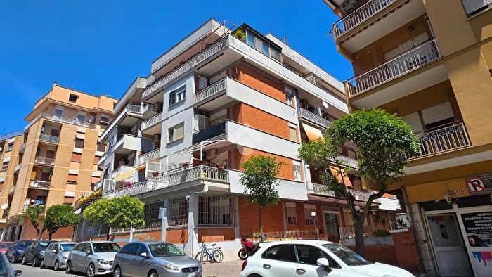 Appartamento trilocale in vendita in Via Metastasio, Pomezia