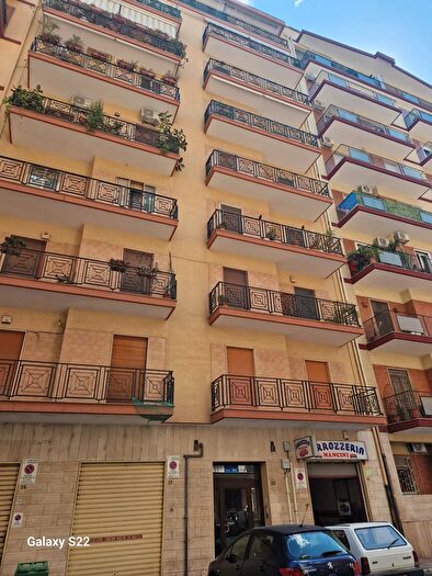 Appartamento trilocale in vendita in Via Veneto, Taranto