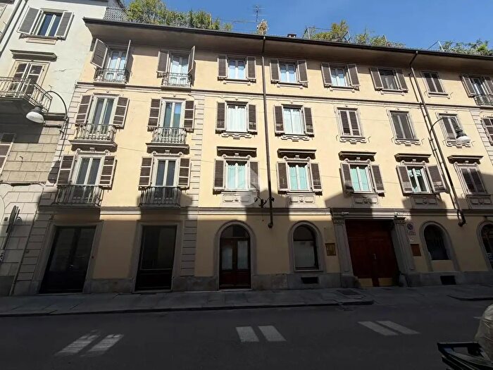 Appartamento bilocale in affitto in Via della Rocca, Torino