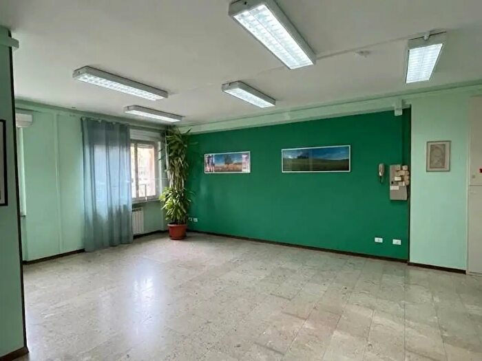 Appartamento con 6 locali in vendita in Piazzale Erfurt, Piacenza