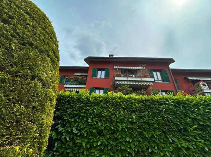 Appartamento con 5 locali in vendita in Via Pietro Nenni Malnate Va Italia, Malnate