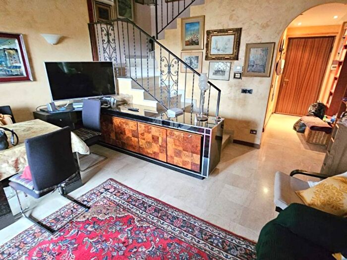 Appartamento trilocale in affitto in Via di Grotta Perfetta, Rinnovamento, Roma