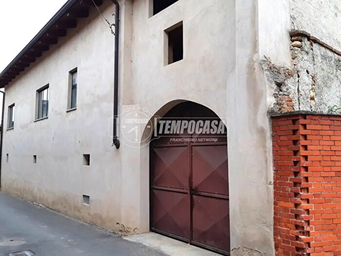 Casa con 7 locali in vendita in Via Umberto I, Montalenghe