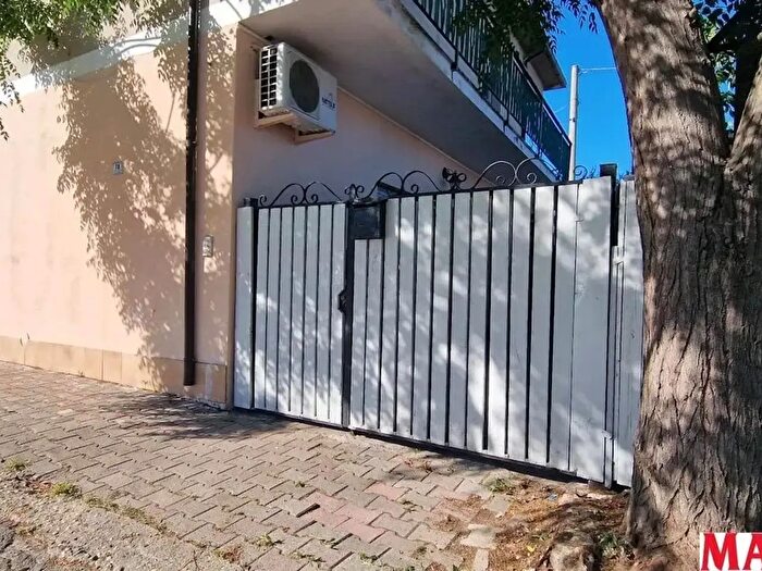 Casa quadrilocale in vendita in Viale Matrino, Citta' Sant'Angelo