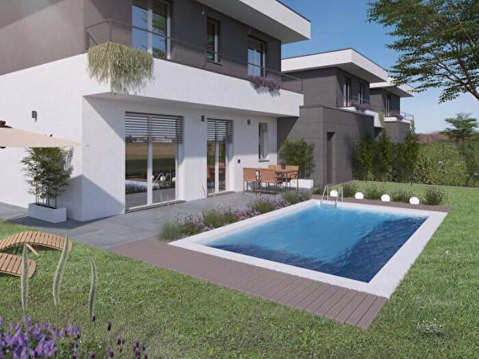 Casa quadrilocale in vendita in Via Novembre, Uggiate con Ronago