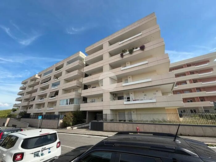 Appartamento trilocale in vendita in Via Erminio Macario, Roma