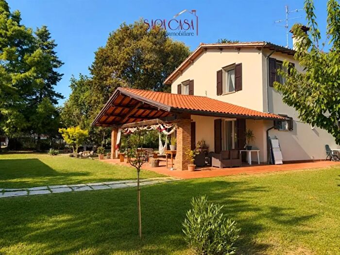 Casa con 6 locali in vendita in Faenza