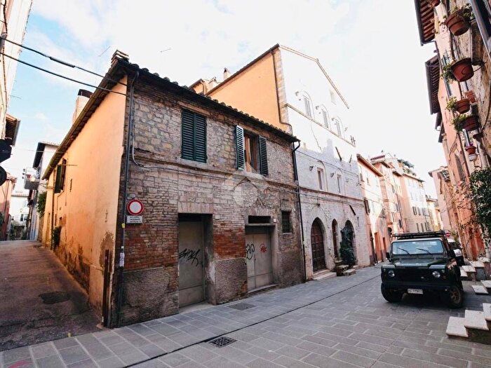 Appartamento trilocale in affitto in Via del Canerino, Elce, Perugia