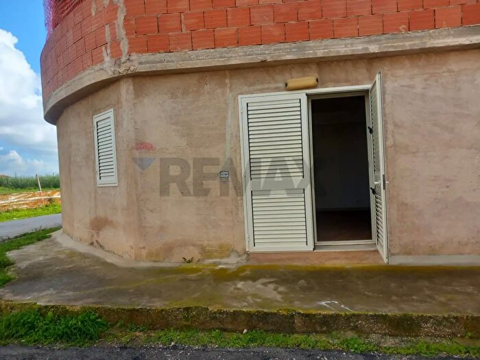 Appartamento trilocale in vendita in Via Ignazio Rosa Ang Via Stromboli SN, Vittoria