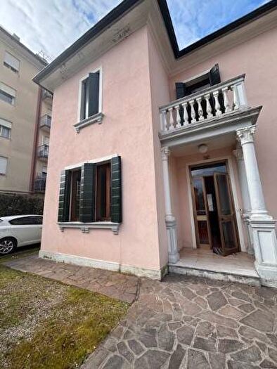 Casa con 6 locali in affitto in Santa Maria del Rovere, Treviso