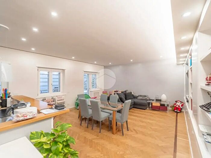 Appartamento quadrilocale in vendita in Via della Mendola, Roma