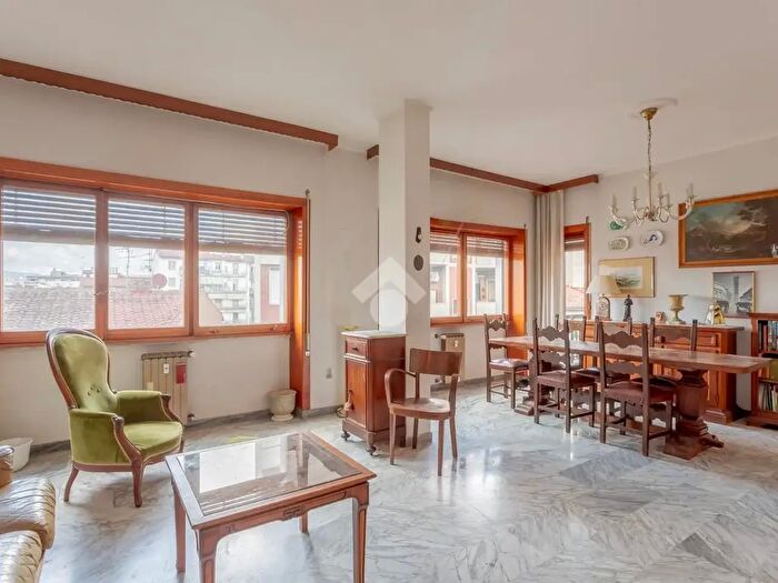 Appartamento con 5 locali in vendita in Via Arnolfo, Firenze