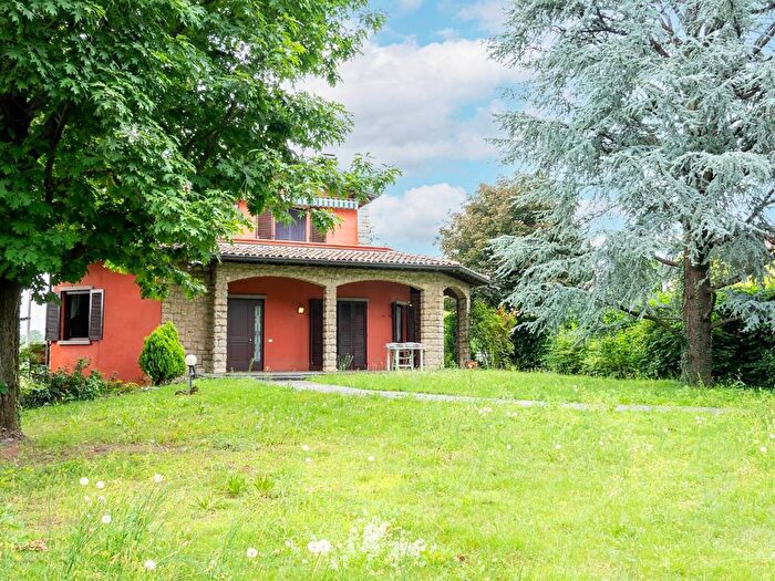 Casa con 6 locali in vendita in Via Bustigatti, Centro, Capriate San Gervasio