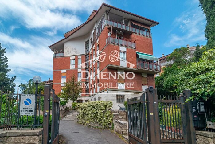 Appartamento con 8 locali in vendita in Roma