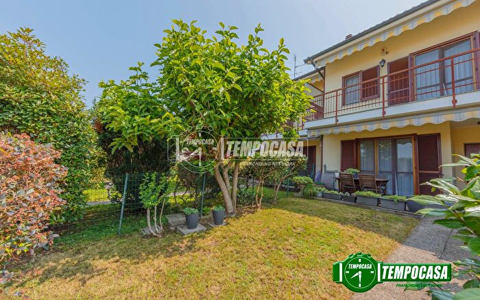 Casa quadrilocale in vendita in Via Rossera, Linarolo