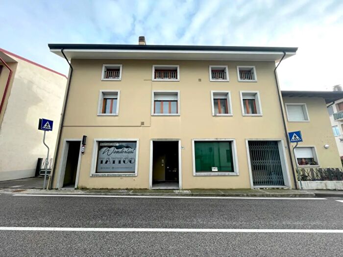 Appartamento trilocale in vendita in Via Urbignacco, Buia