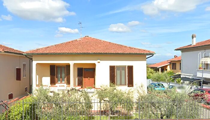 Casa con 9 locali in vendita in Via Tosco Romagnola Est San Romano, Montopoli In Val DArno