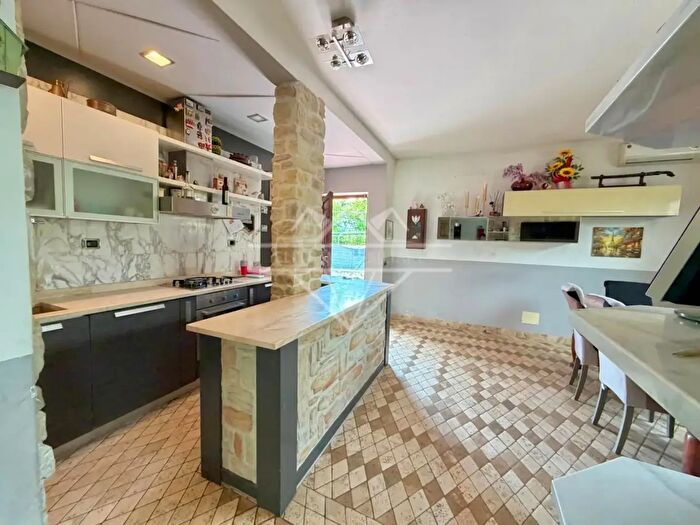 Casa con 5 locali in vendita in a Braccioli, Luni