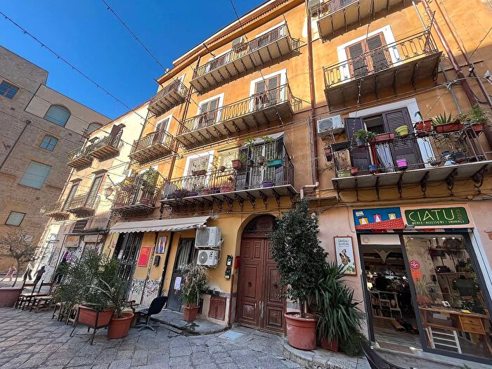 Appartamento quadrilocale in vendita in Piazza Aragona, Palermo