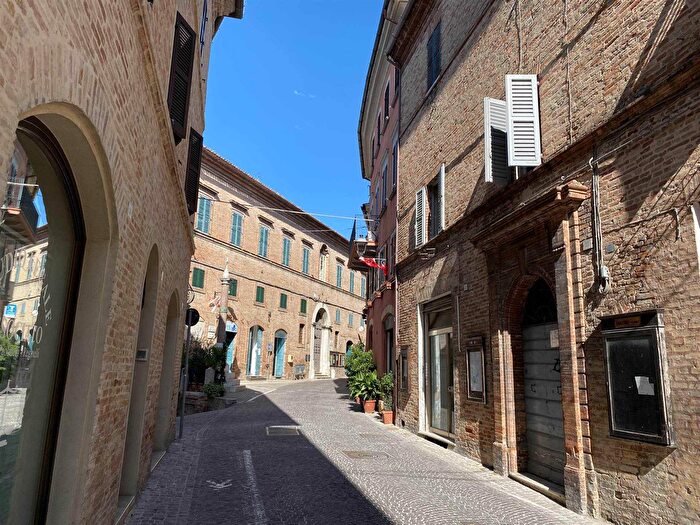 Appartamento con 6 locali in vendita in Via Gramsci, Ostra