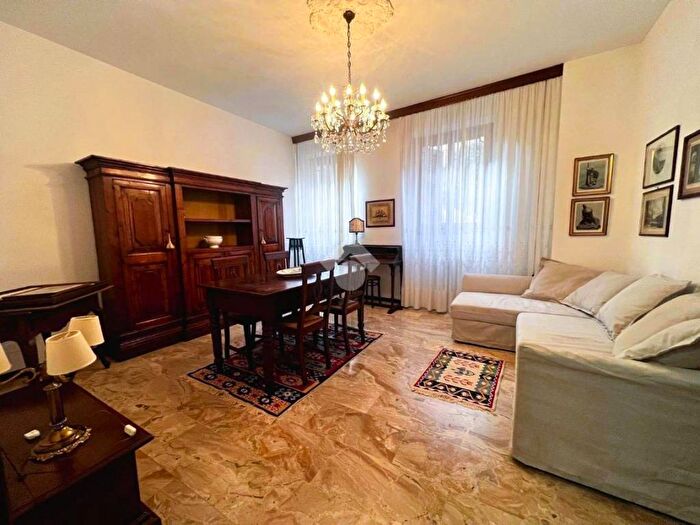 Appartamento trilocale in affitto in Via luigi massari, Centro Storico, Crema