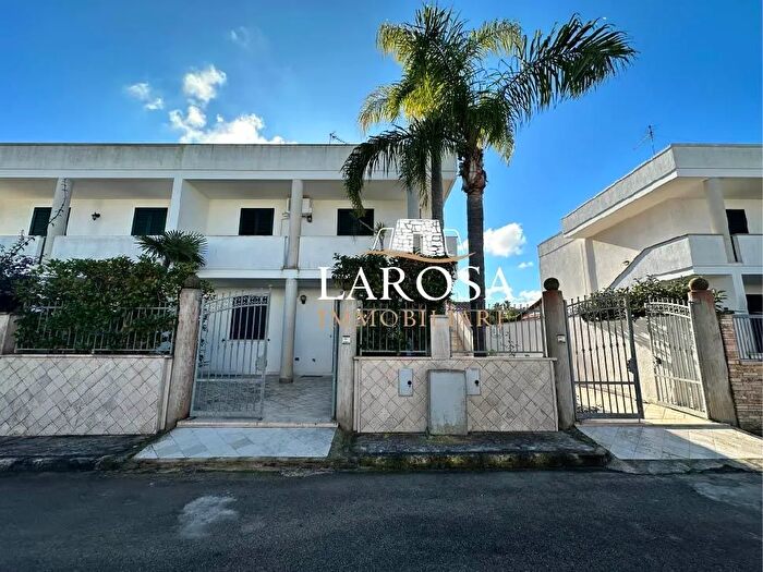 Casa con 10 locali in vendita in Melendugno