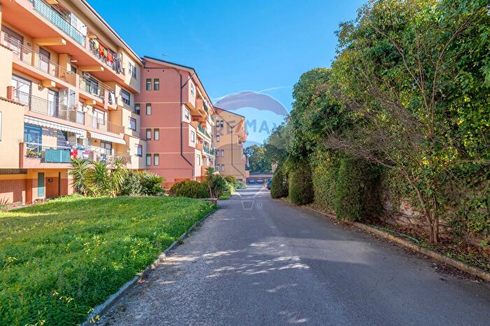 Appartamento con 6 locali in vendita in Via Fisicara, Caltagirone