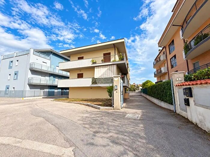 Appartamento trilocale in vendita in Via delle Nocelle, L'Aquila