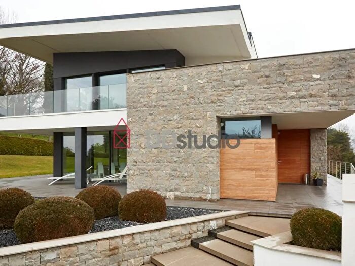 Casa con 10 locali in vendita in Mozzo