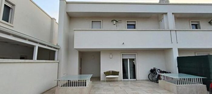 Casa quadrilocale in vendita in Via Martiri di Palermo, Trani