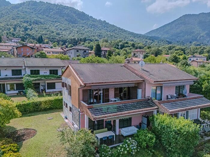Appartamento trilocale in vendita in Porto Valtravaglia