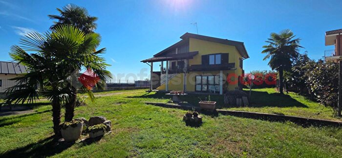 Casa con 8 locali in vendita in Via del Boschetto, Frossasco