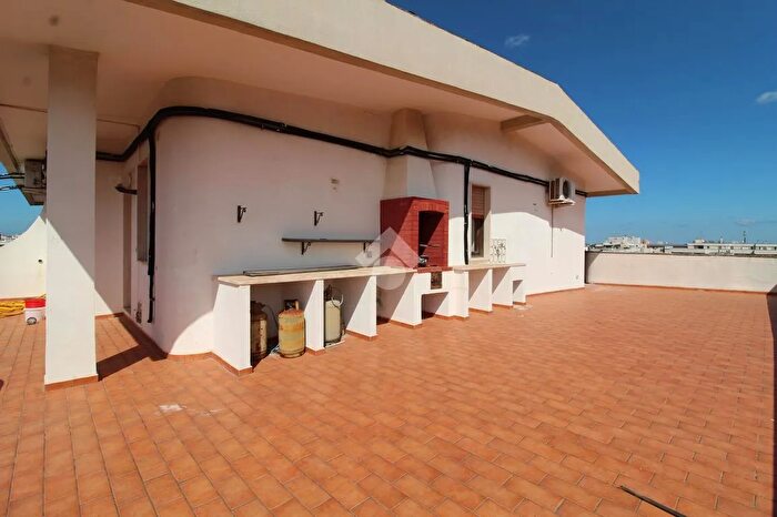 Appartamento con 5 locali in vendita in Viale Belgio, Brindisi