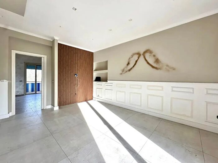 Appartamento trilocale in vendita in Via Monte Faito, Napoli