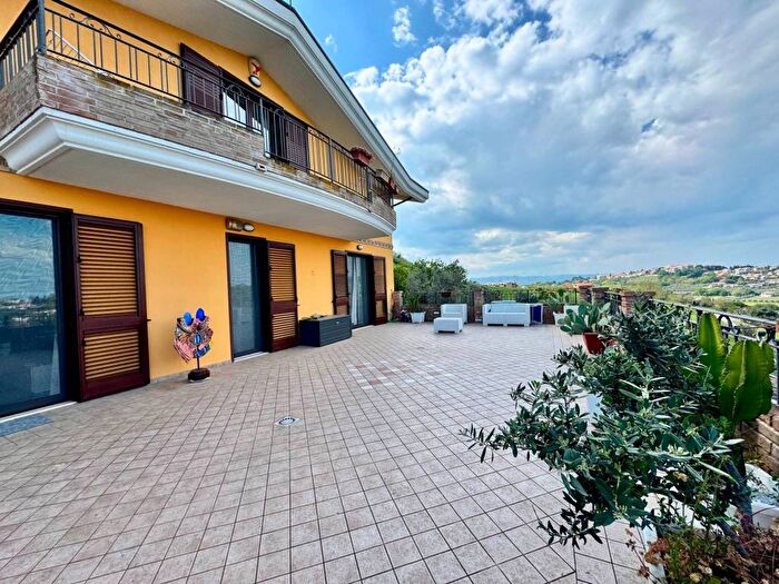 Appartamento quadrilocale in affitto in Via di Sotto, Colli Innamorati Madonna, Pescara