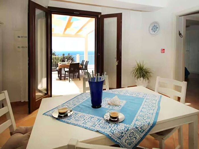 Appartamento trilocale in affitto in Caronia