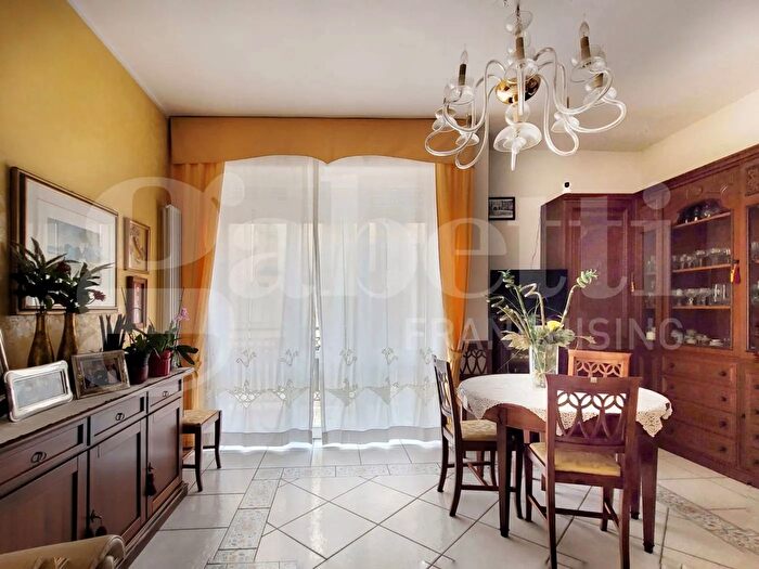 Appartamento con 6 locali in vendita in Via Montebello, San Benedetto Del Tronto