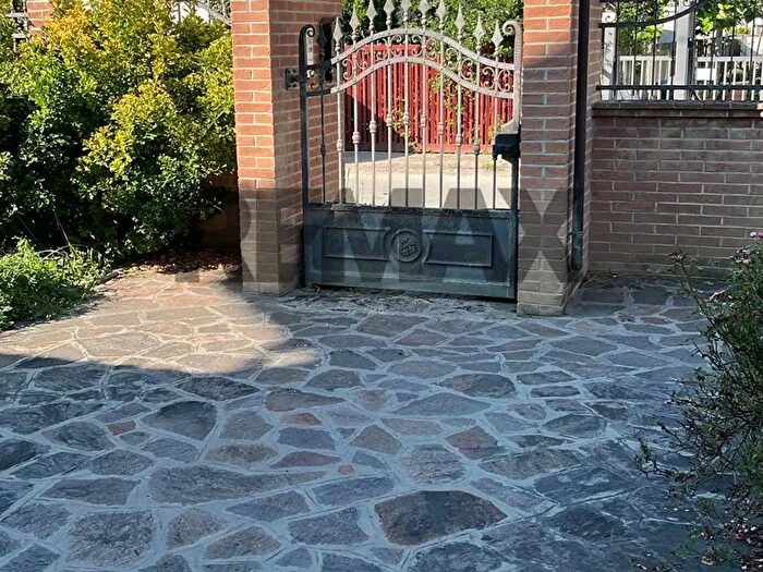 Casa con 16 locali in vendita in Montesilvano
