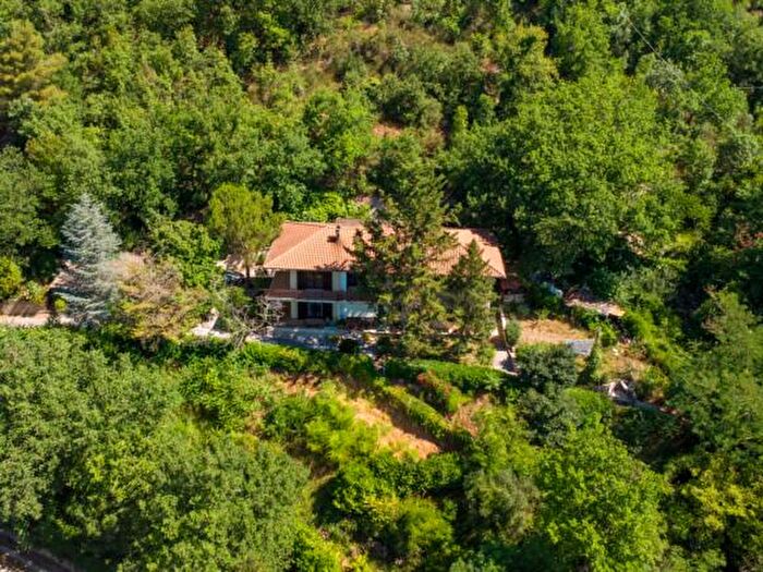 Casa con 6 locali in vendita in Rivodutri