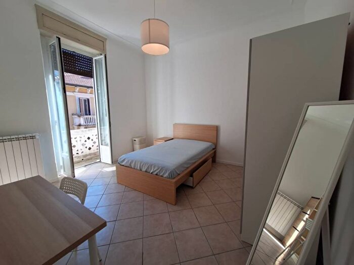 Appartamento trilocale in affitto in Via Lorenzo Pignotti, Piazzale Siena, Milano
