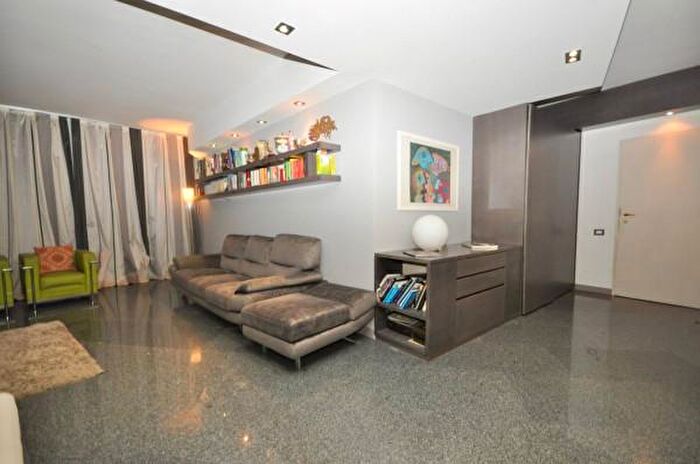 Appartamento quadrilocale in vendita in Rotonda Massimo dAzeglio, Novara