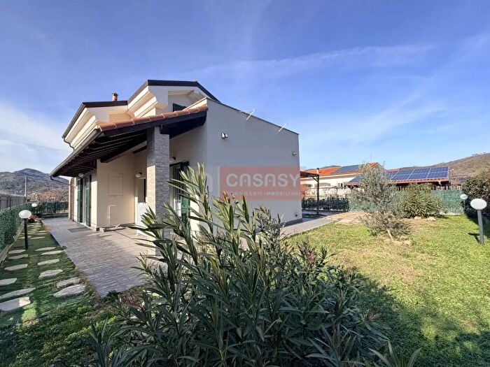 Casa con 5 locali in vendita in Via Teliorti, Villanova DAlbenga