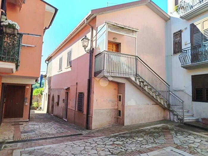 Casa con 5 locali in vendita in Via Vico Forno, Manocalzati