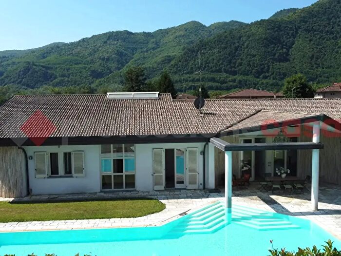 Casa con 6 locali in vendita in Via del Pruno Snc, Coreglia Antelminelli