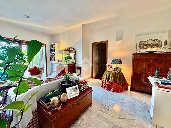 Appartamento quadrilocale in vendita in Via Alberto Litta Modignani, Roma