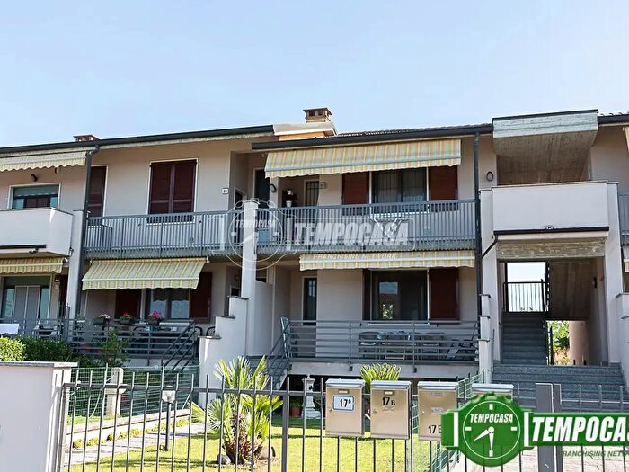 Appartamento trilocale in vendita in Largo Vincenzo Rizzi, Sant'Angelo Lodigiano