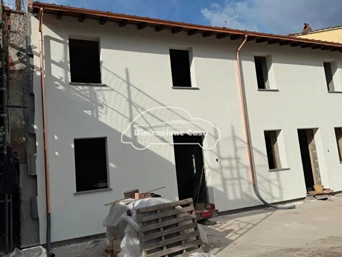 Casa quadrilocale in vendita in Domenico Barsocchini, Lucca